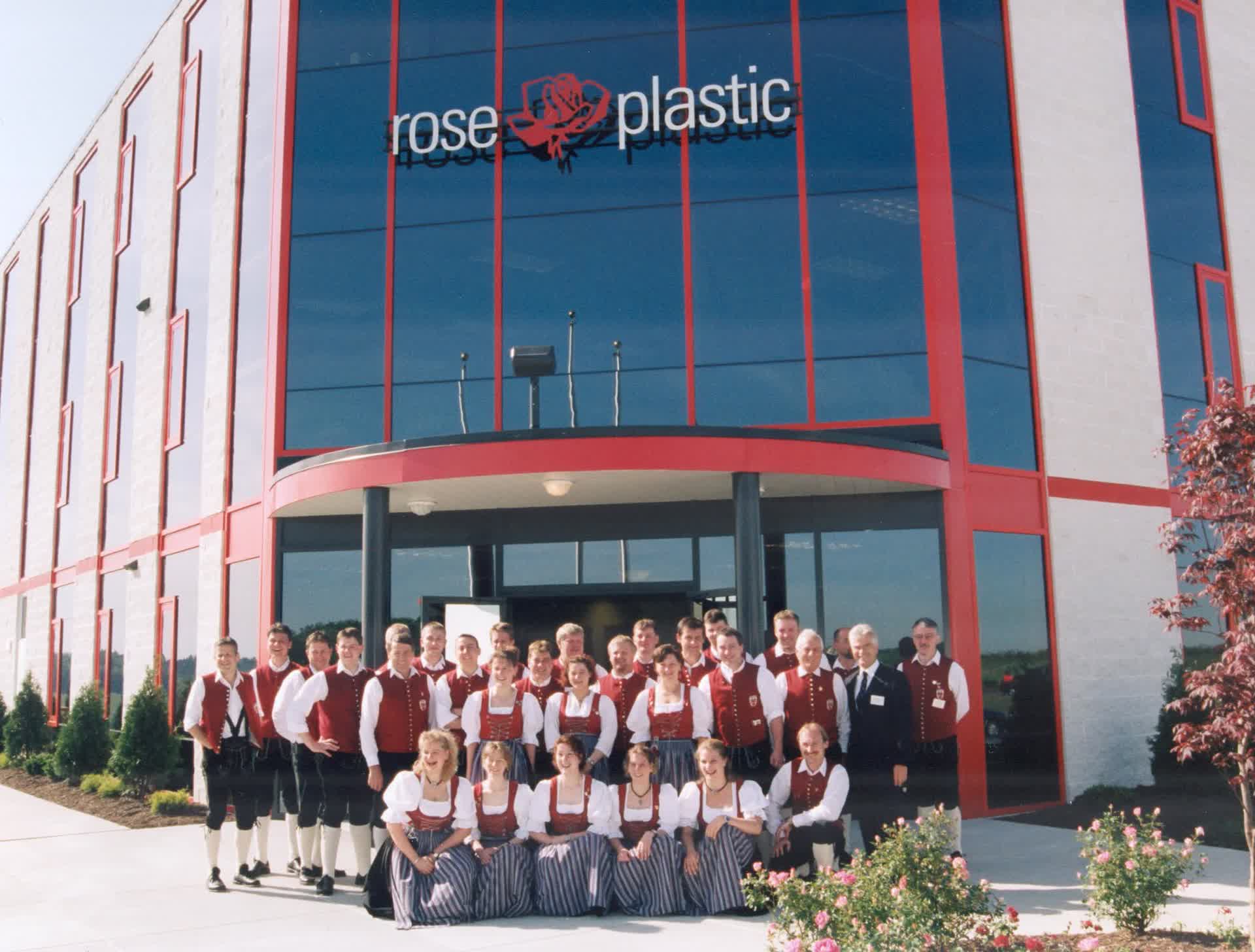 Gruppenfoto vor der rose plastic USA